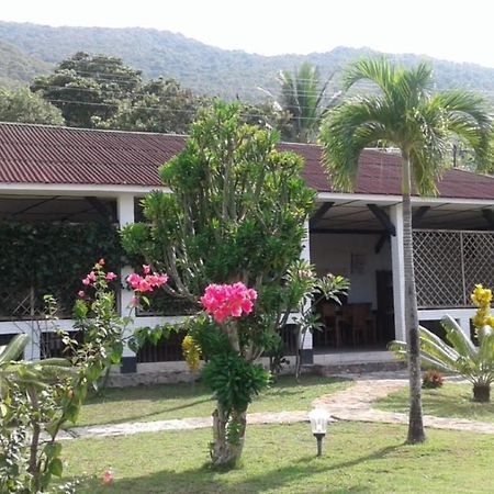 Casavelion Hotel Karimunjawa Exterior foto