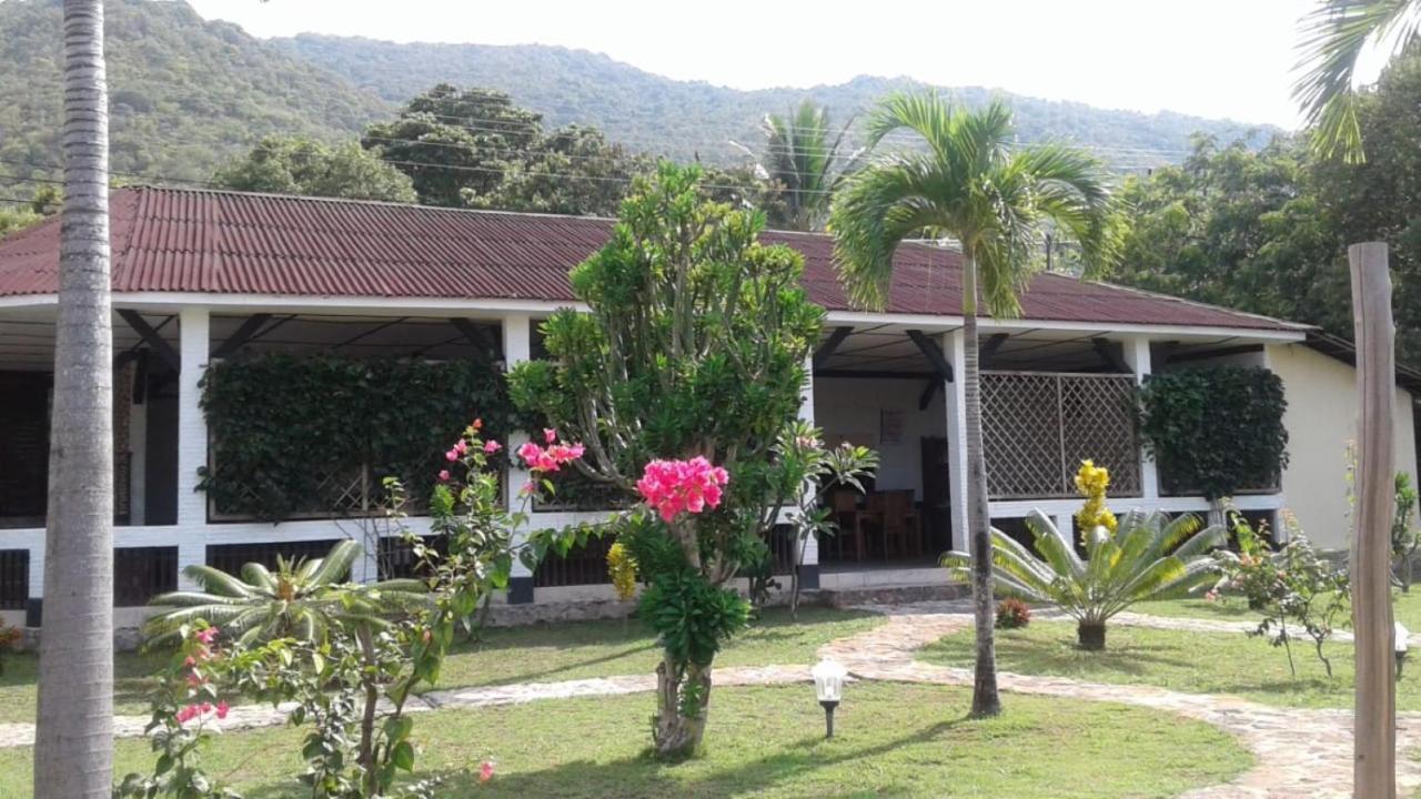 Casavelion Hotel Karimunjawa Exterior foto