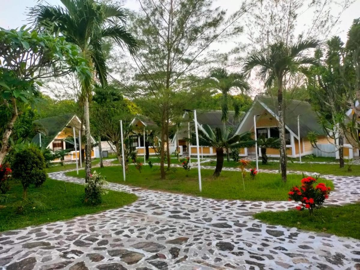 Casavelion Hotel Karimunjawa Exterior foto