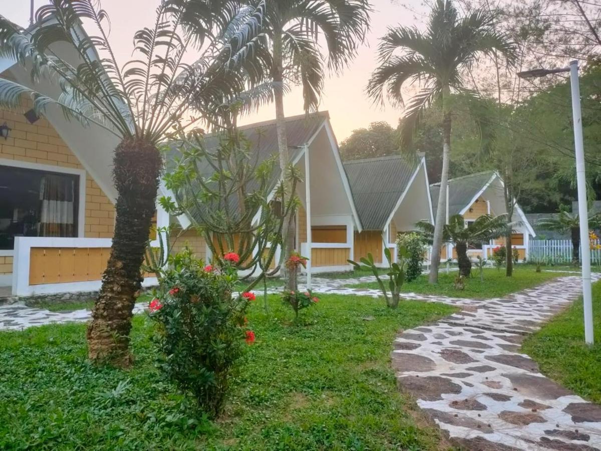 Casavelion Hotel Karimunjawa Exterior foto